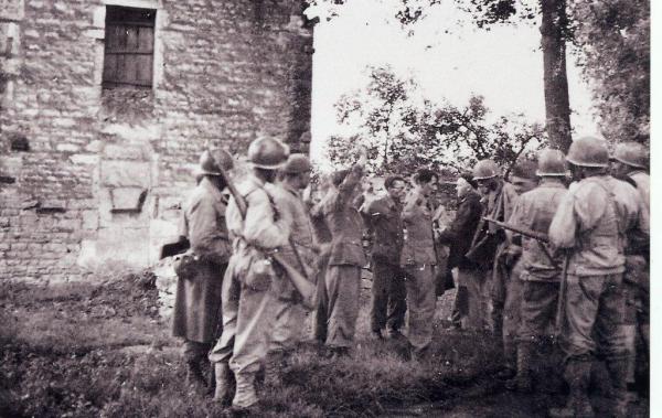 1944-09-05-givry-5-prisonniers-allemands-suite.jpg
